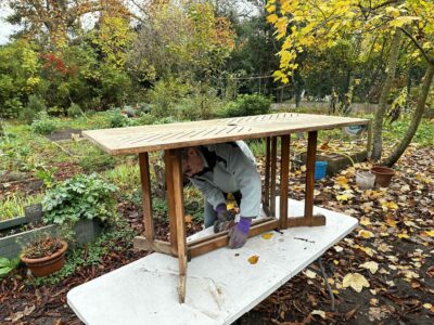 Ponçage et huile pour la table